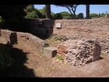 07288 ostia - regio iv - insula iv - domus di giove fulminatore (iv,iv,3) - li - eingang - re - raum (i) - bli ri nordwesten - 06-2024.jpg